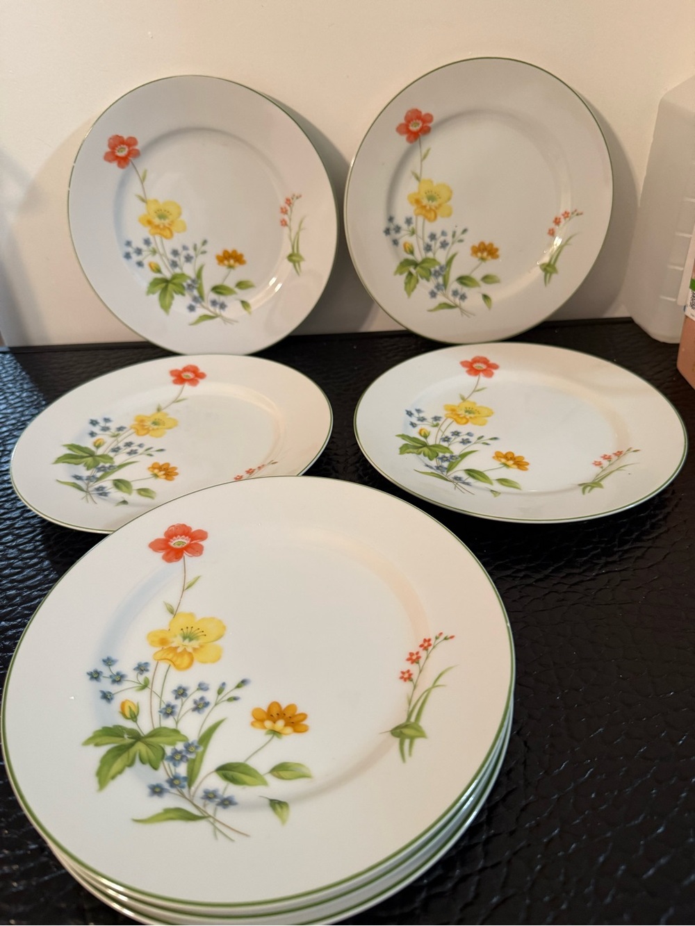 Set Of 7 April Flowers Dinner Plates CastleCourt.
7.5" Wide